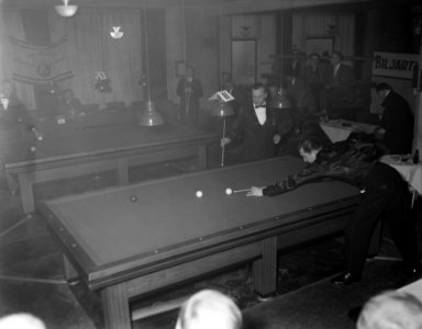 Biljartkampioenschap bandstoten Rotterdam Oosterhout (stoot) Metz (staande), Bestanddeelnr 907-6189