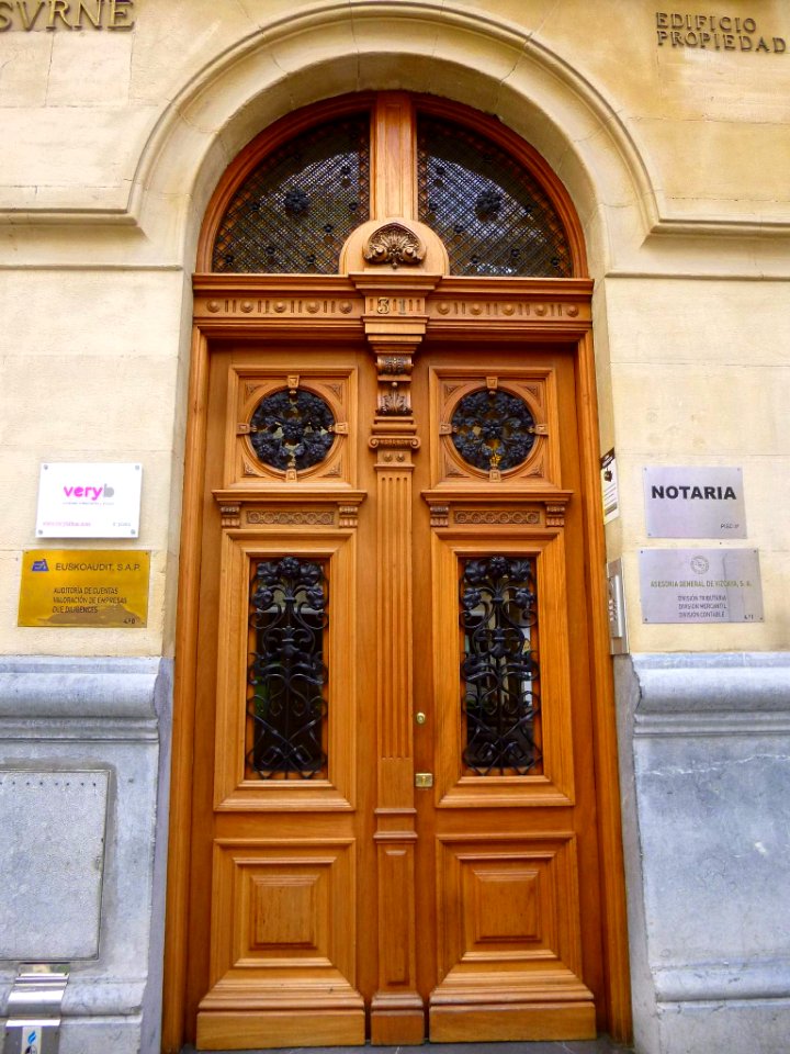 Bilbao - portales y puertas 20