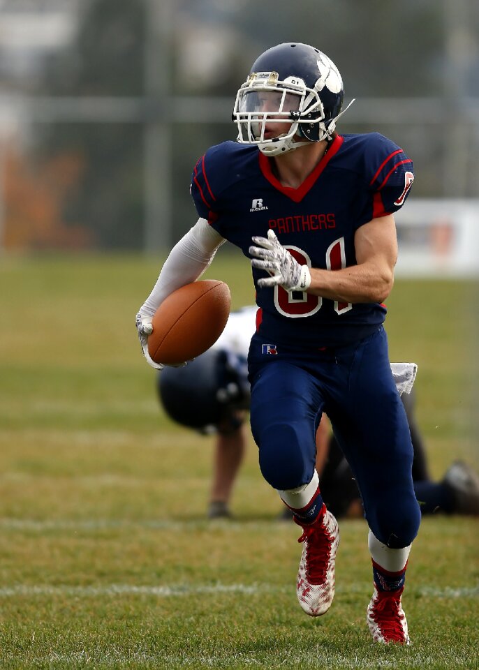 Runner ball carrier game