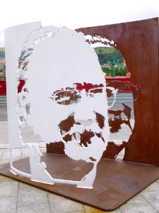 Bilbao - Puente Frank Gehry, Monumento a Iñaki Azkuna