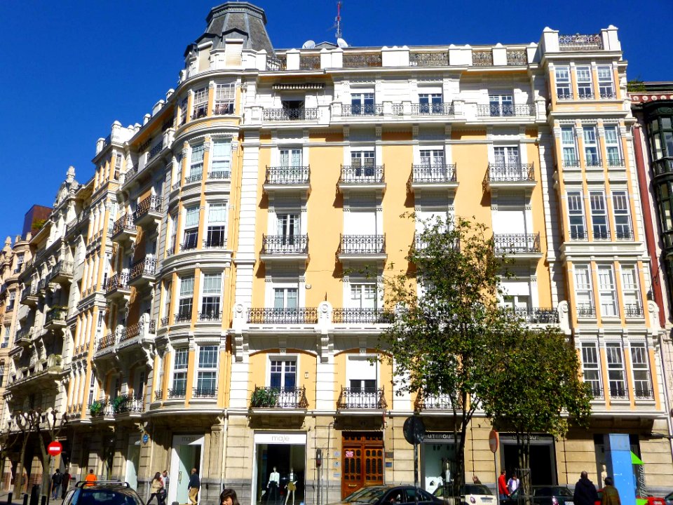 Bilbao - Plaza de Pedro Eguillor 07