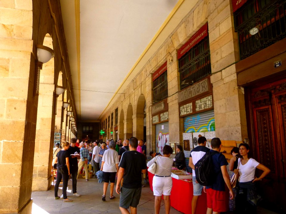 Bilbao - Plaza Nueva, mercadillo dominical 01