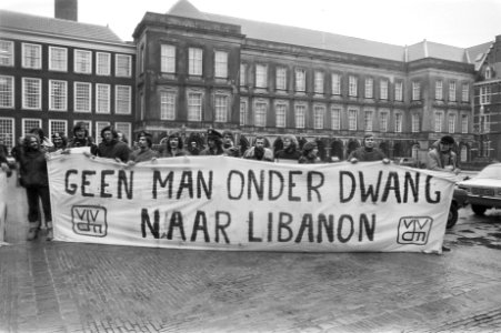 Binnenhof, protest VVDM en AVNM tegen gedwongen uitzending naar Libanon protest, Bestanddeelnr 930-1001