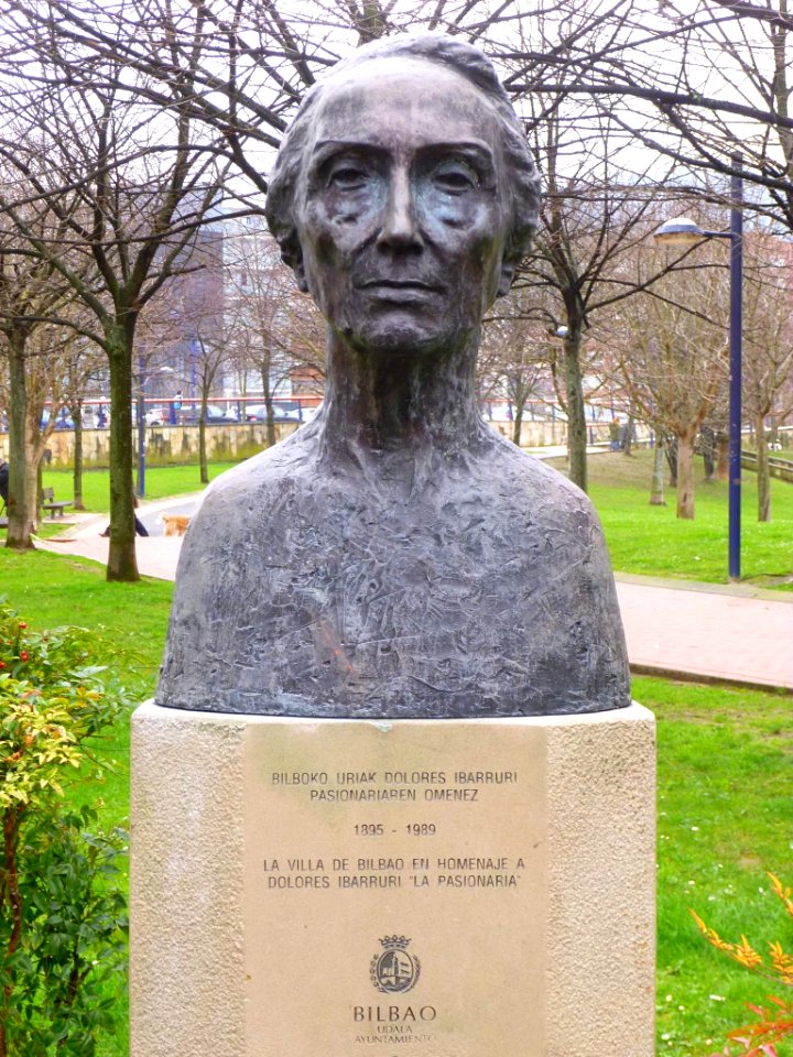 Bilbao - Parque de Ametzola - Monumento a Pasionaria 2