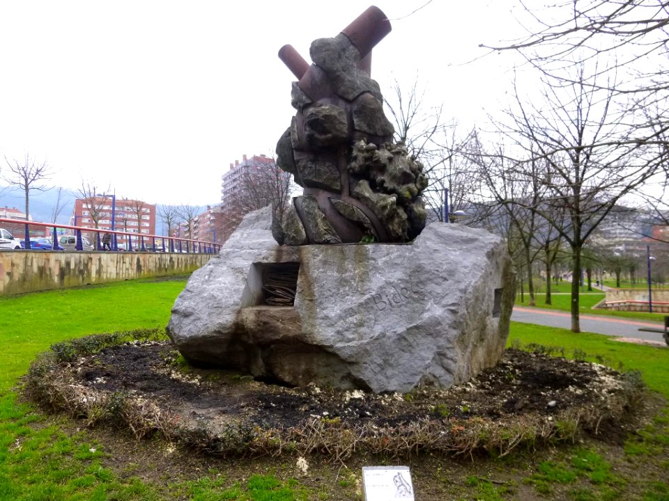 Bilbao - Parque de Ametzola, monumento a Santiago Brouard