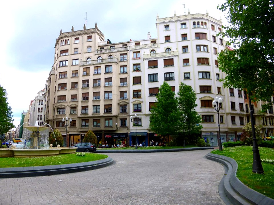 Bilbao - Plaza de Emilio Campuzano 4