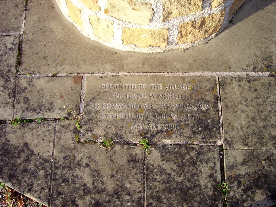 BiddenhamMilleniumSundialPlaque