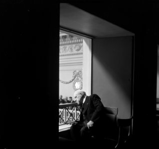 Binnenhof te Den Haag Tweede Kamer Een oudere man in een van de loges, Bestanddeelnr 900-8299