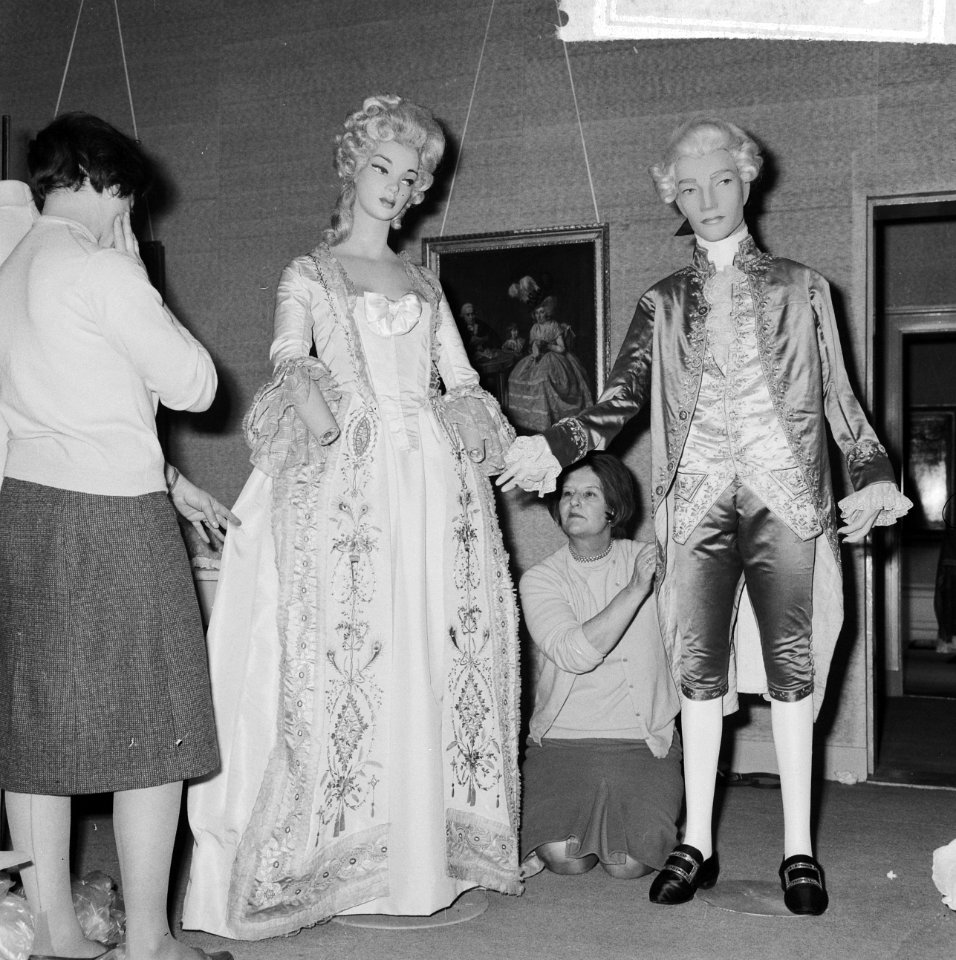 Binnen zonder kloppen in de pruikentijd tentoonstellin in Museum Holthuysen te, Bestanddeelnr 917-4389