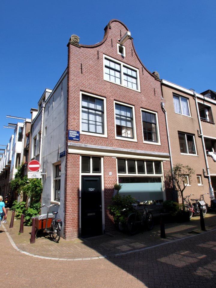 Binnen Dommersstraat hoekhuis