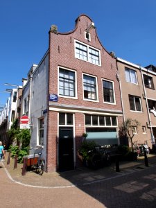 Binnen Dommersstraat hoekhuis