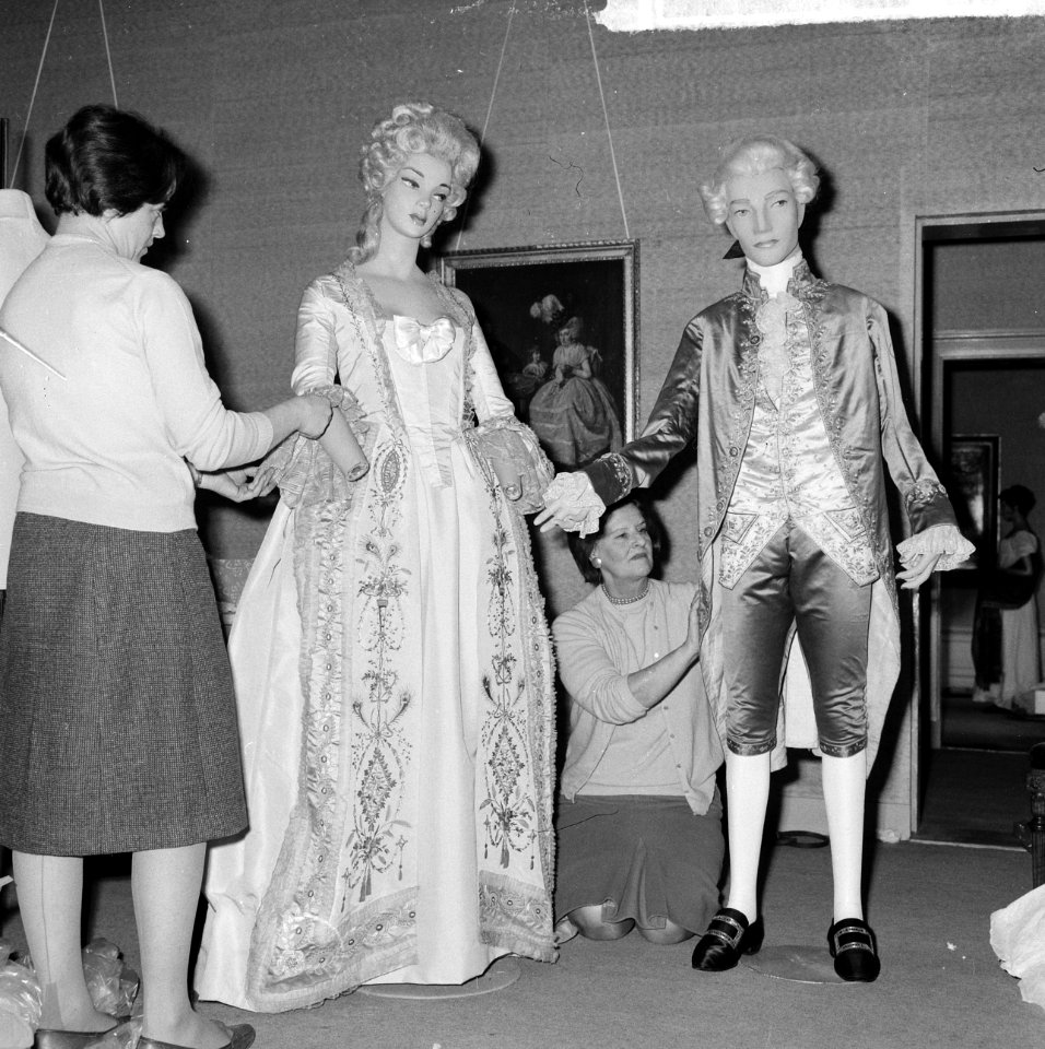 Binnen zonder kloppen in de pruikentijd tentoonstellin in Museum Holthuysen te, Bestanddeelnr 917-4391