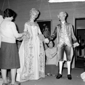 Binnen zonder kloppen in de pruikentijd tentoonstellin in Museum Holthuysen te, Bestanddeelnr 917-4391