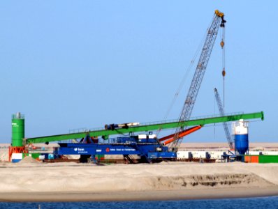 Big pile driver of Volker Staal en Funderingnen, BAM