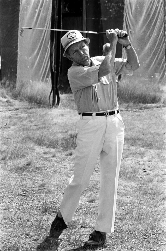 Bing Crosby slaat zijn golfbal, Bestanddeelnr 928-0865