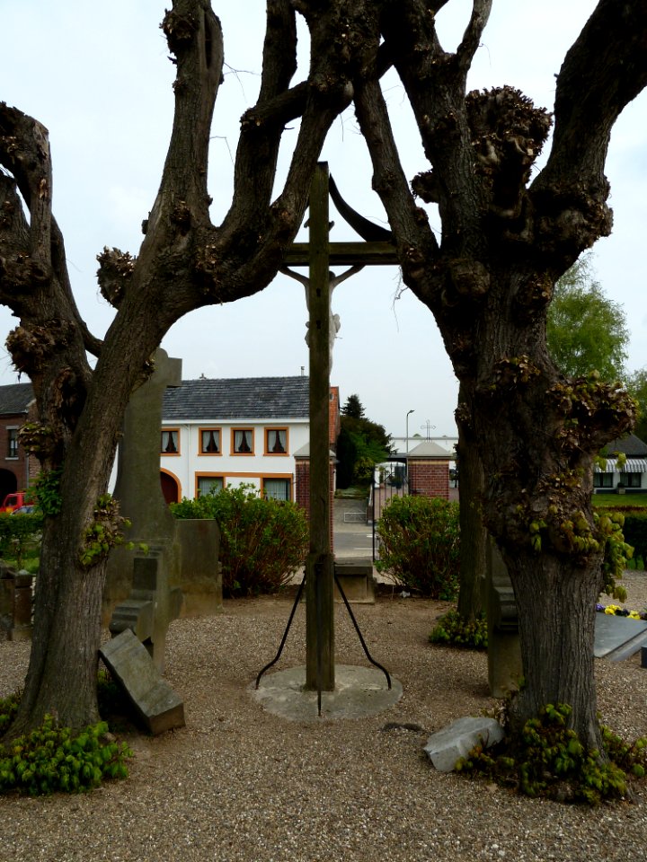 Bingelrade-Oude kerkhof-kruisen (7)