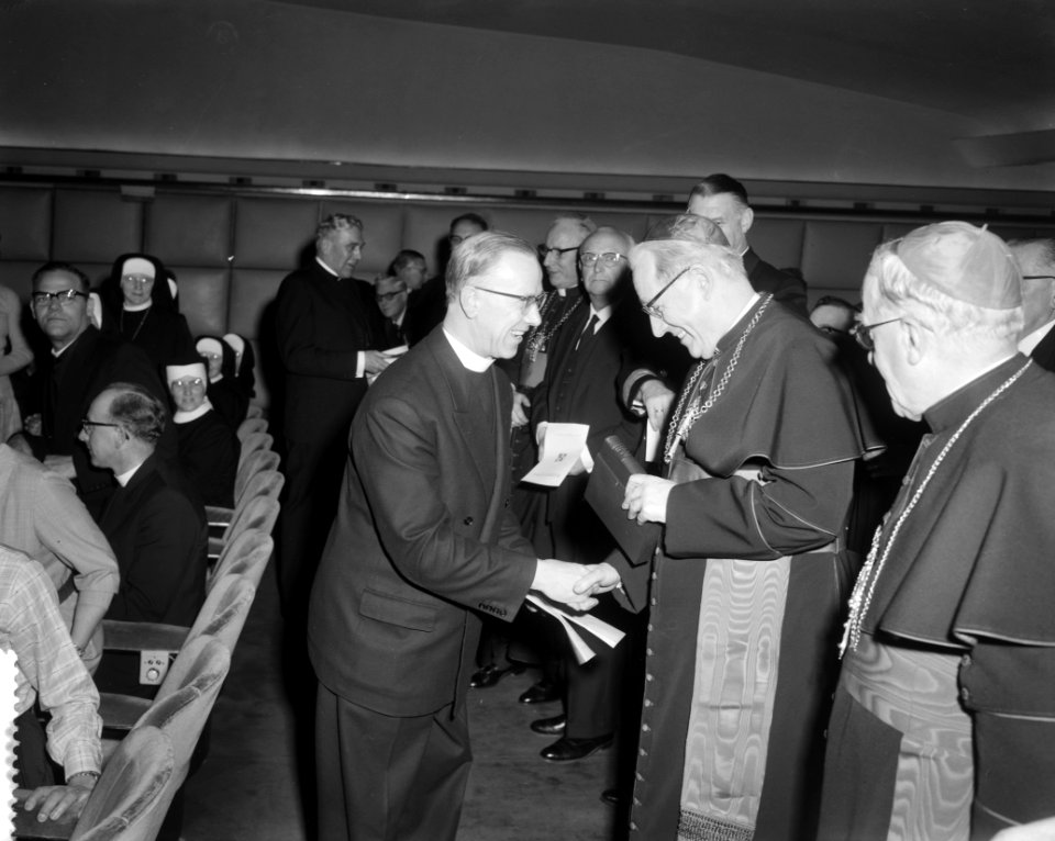 Bijeenkomst van de St. Willibrord Vereniging in de stadsschouwburg te Utrecht, v, Bestanddeelnr 912-0859