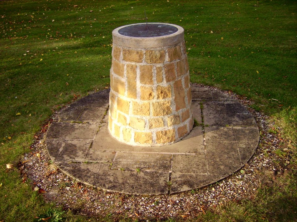 BiddenhamMilleniumSundialFront