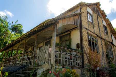 Big Old House (99529917)