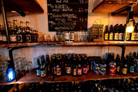 Bier-Regal im Brauwerk Freistil in Tübingen 2019