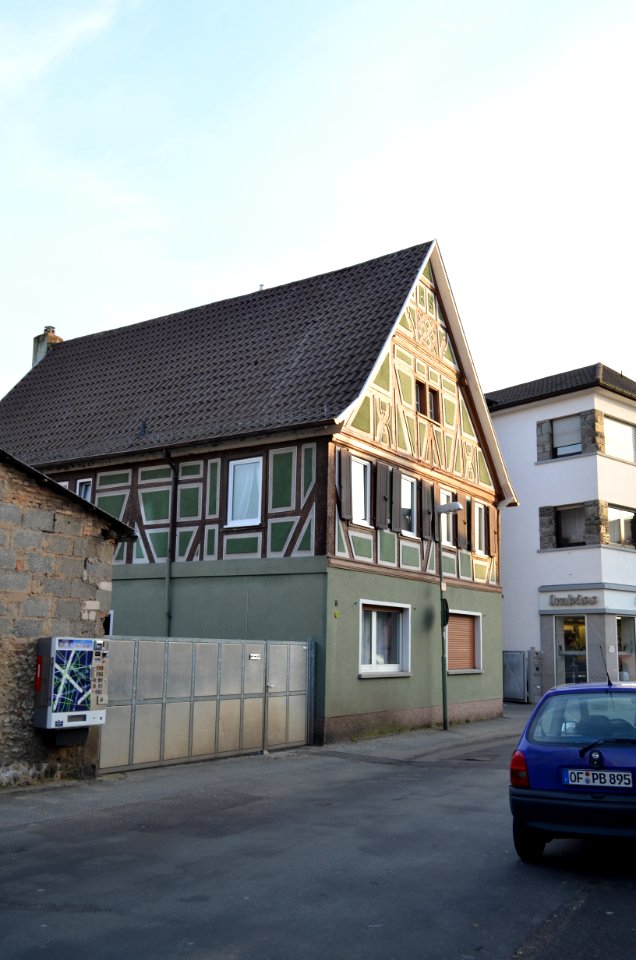 Bieber, Oberhofstraße 8