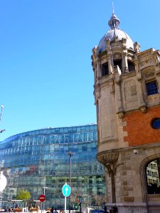 Bilbao - Alhóndiga y Edificio Plaza Bizkaia (Gobierno Vasco) photo