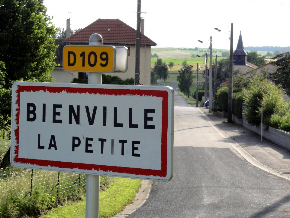 Bienville-la-Petite (M-et-M) city limit sign