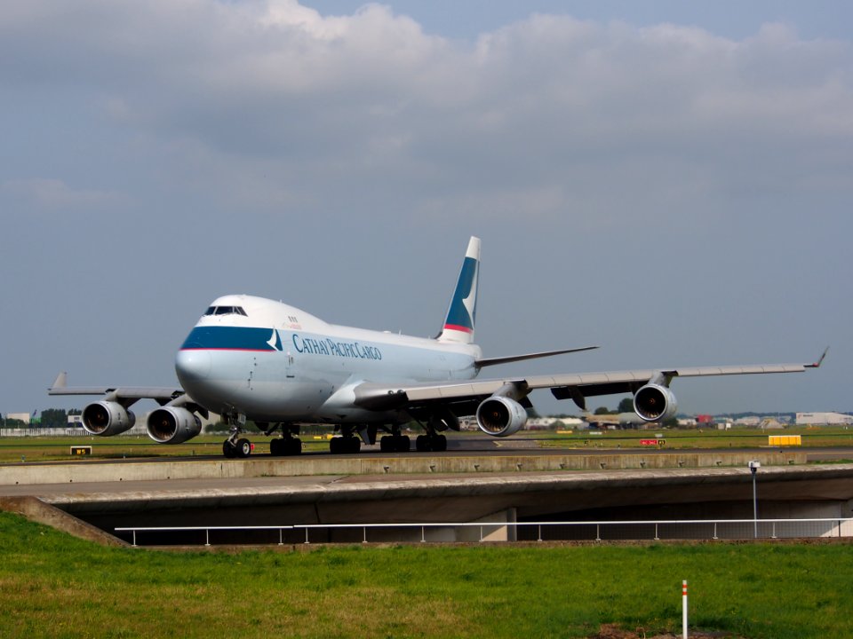 B-HUQ Cathay Pacific Boeing 747-467F - cn 34150 taxiing 14july2013 pic-004