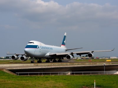 B-HUQ Cathay Pacific Boeing 747-467F - cn 34150 taxiing 14july2013 pic-004