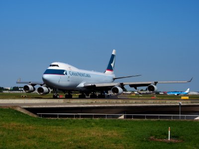 B-HUQ Cathay Pacific Boeing 747-467F - cn 34150 taxiing 21july2013 pic-001