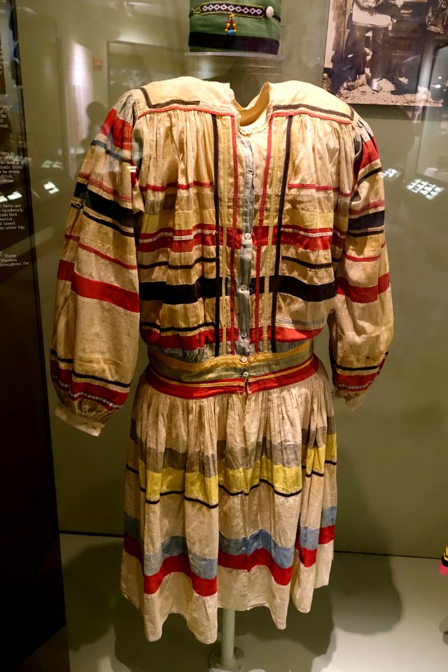 Big shirts, 1 of 2 , Seminole, collected in 1920 (left) and 1936 (right) - Native American collection - Peabody Museum, Harvard University - DSC05898