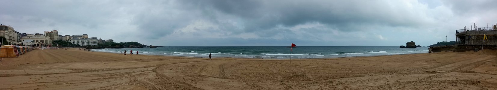 Biarritz - Grande plage - Drapeau rouge - Panorama