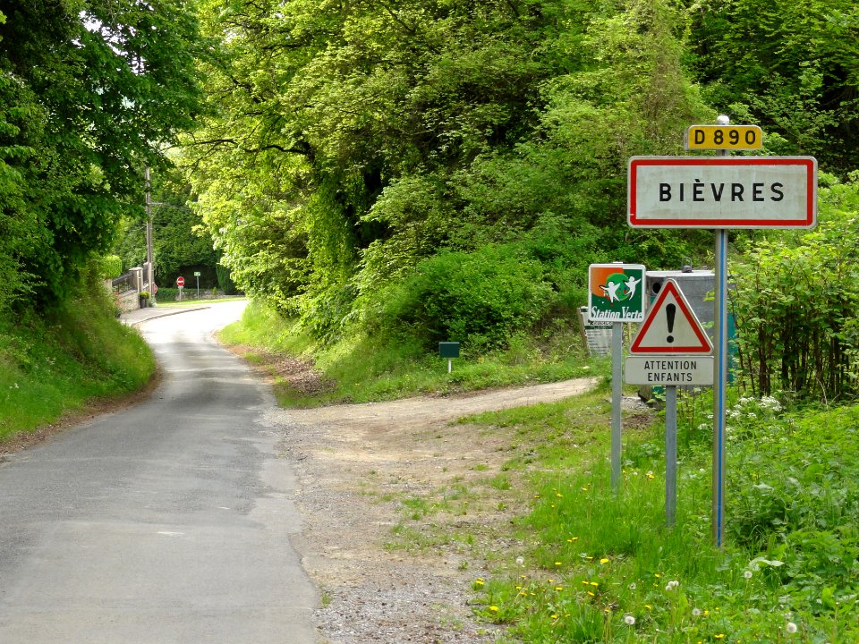 Bièvres (Aisne) city limit sign