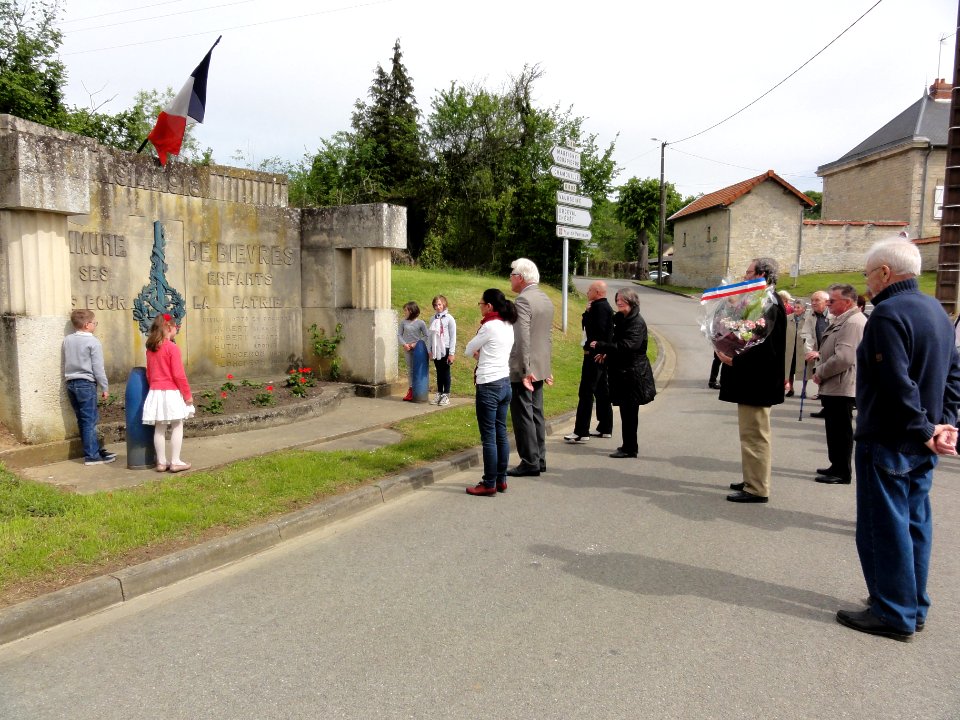 Bièvres (Aisne) Cérémonie commémorative 70e, 8 mai 2015 02