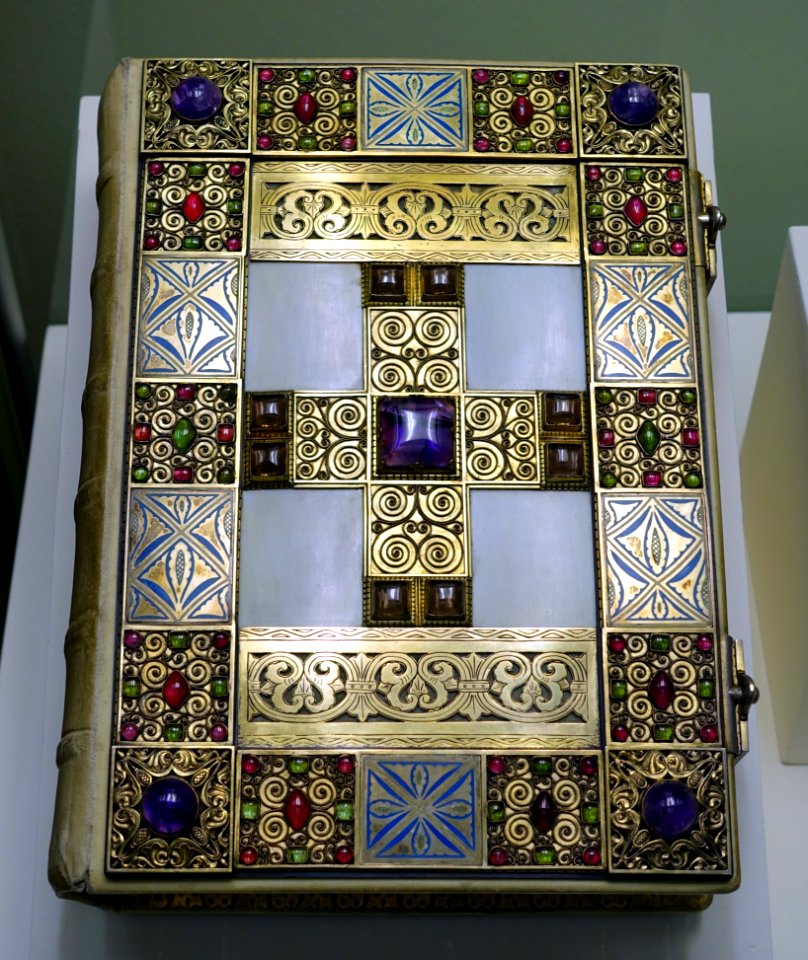 Bible, Braunschweig, leather, silver, precious stones, 1909 AD - Braunschweigisches Landesmuseum - DSC04911
