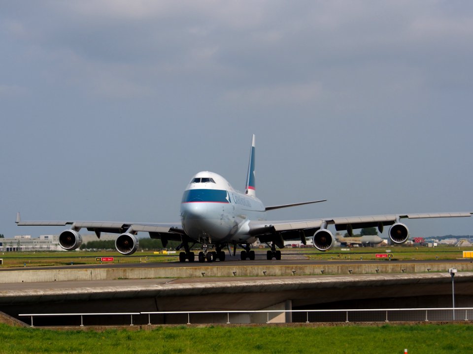 B-HUQ Cathay Pacific Boeing 747-467F - cn 34150 taxiing 14july2013 pic-002