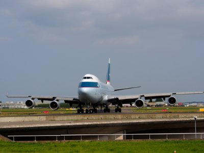 B-HUQ Cathay Pacific Boeing 747-467F - cn 34150 taxiing 14july2013 pic-002