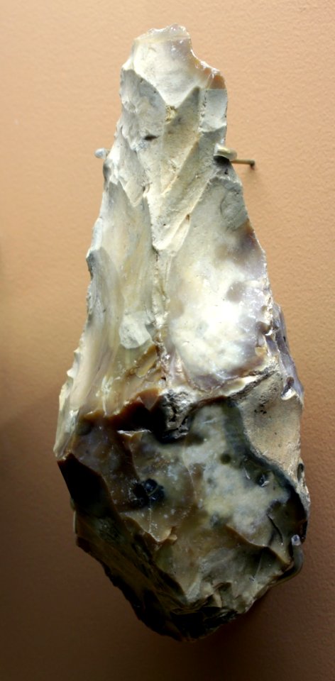 Biface Acheuléen Musée d'Archéologie Nationale 01042018 1