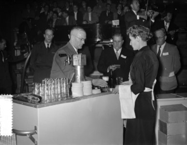 Biertapwedstrijden A. J. Verkerk en R. Bergers eerste, Bestanddeelnr 907-3580