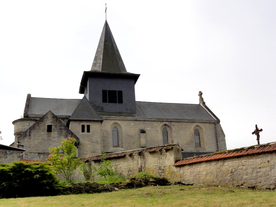 Bièvres (Aisne) église Saint-Pierre (01)
