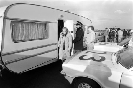 Bij de Nederlands-Belgische grens zijn zigeuners weer in Nederland toegelaten om, Bestanddeelnr 931-2628 photo