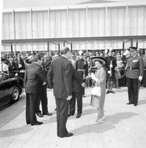 Bij aankomst bij de RAI in Amsterdam worden prinses Margaret en haar man begroet, Bestanddeelnr 917-7723