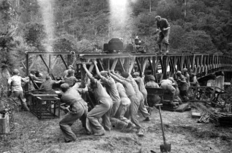 Bij aankomst in Sidikalang (Sumatra) stonden de Nederlandse troepen voor een doo, Bestanddeelnr 5444