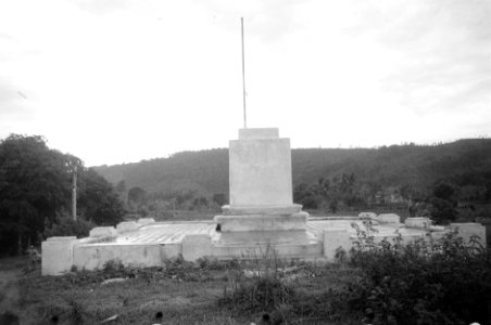 Bij de intocht in Bantam troffen de Nederlandse troepen een monument aan, dat wa, Bestanddeelnr 2596