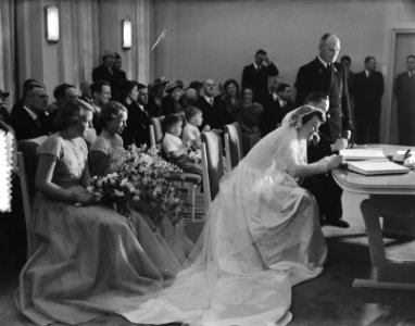 Bij het huwelijk van jonkheer Arnoud Jan de Beaufort met jonkvrouwe Cornelie Sic, Bestanddeelnr 905-7521
