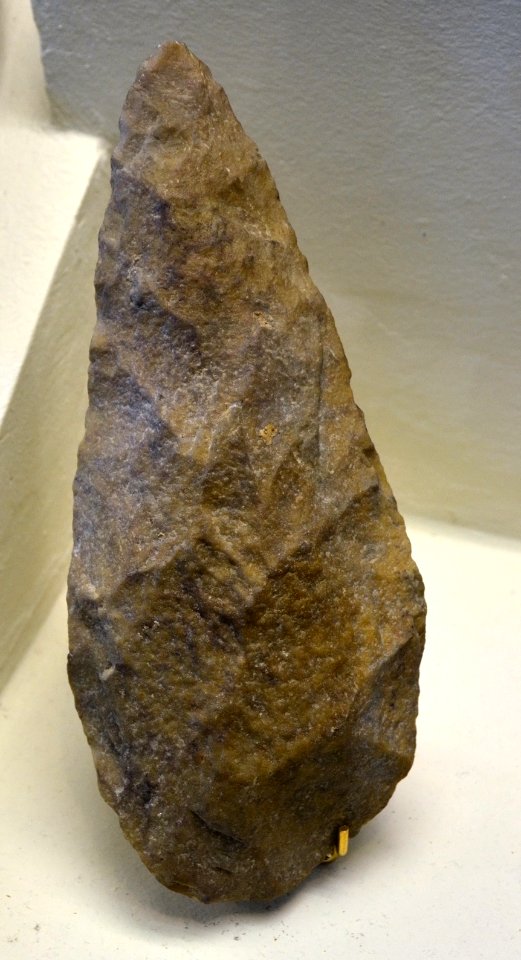 Biface Acheuléen Musée Saint-Remi Reims 21092016 02
