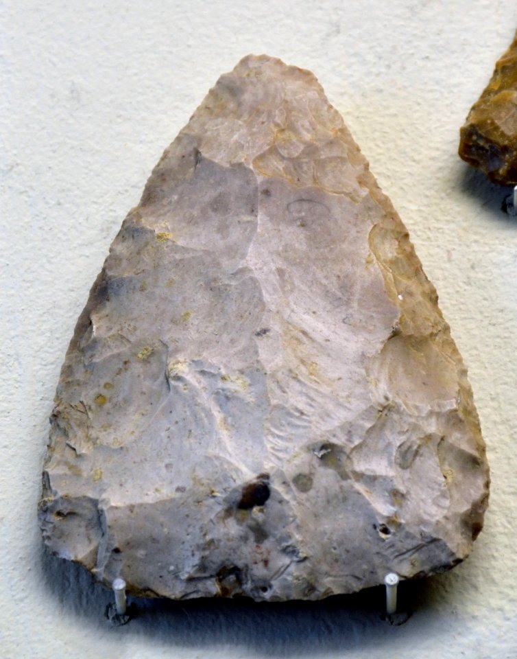 Biface triangulaire Moustérien Musée Saint-Remi 21092016