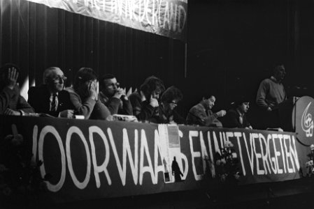 Bijeenkomst HOC (Horizontalen binnen CPN) in Amsterdam bestuurstafel, Bestanddeelnr 932-8804