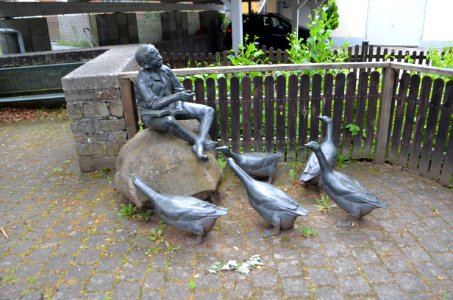 Biersdorf, Unterer Mühlhof, Gänseskulptur