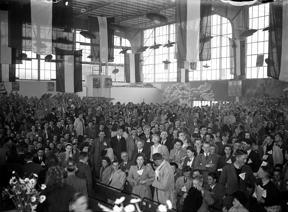 Bijeenkomst A.R. Jongeren in de Apollohal, Bestanddeelnr 902-7828